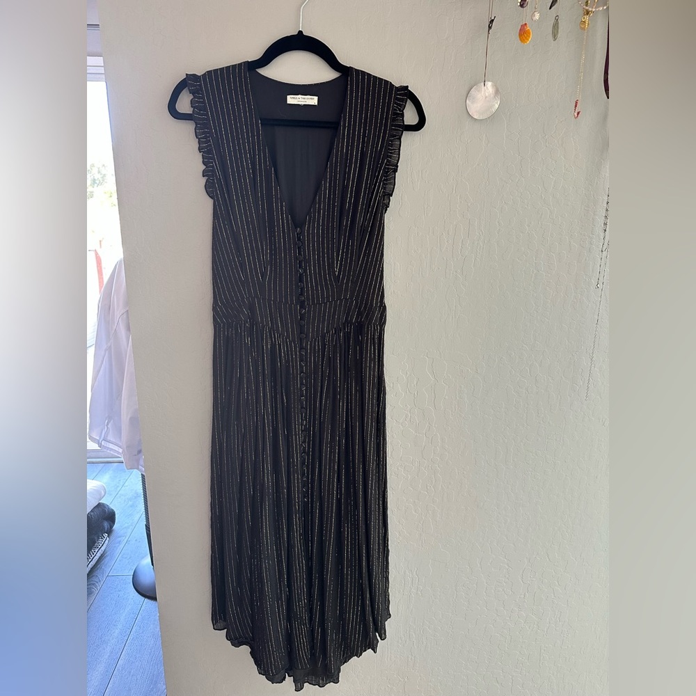 Spell size M black with gold stripes